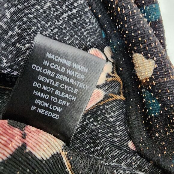 BKE Boutique Buckle Top Blouse Womens Large Black Wrap Floral Choker Metallic - Picture 10 of 12